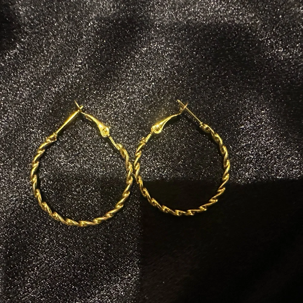 Elegant Gold Twisted Hoop Earrings